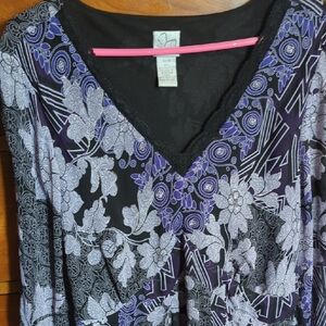Black and Purple Floral V-Neck Top ,18/20. NWOT.  Never Worn  SALE